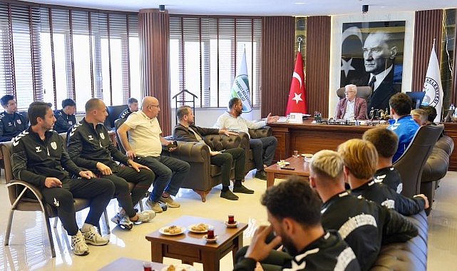 Burhaniye Belediyespor Futbol A Takımı’ndan Başkan Deveciler’e Ziyaret